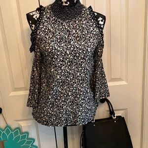 Lovely black &white high necked cold shoulder blouse in fun black white &yellow